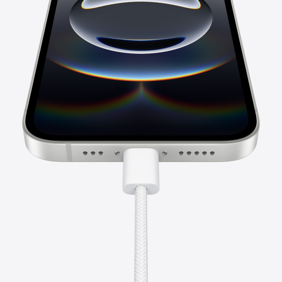 iPhone 16e USB-C 端口。