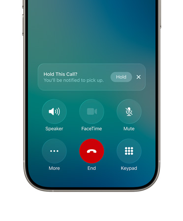 显示 iPhone 下半部分的屏幕，展示一通电话，有新的“通话保留助理”选项，和“通话保留”的按钮