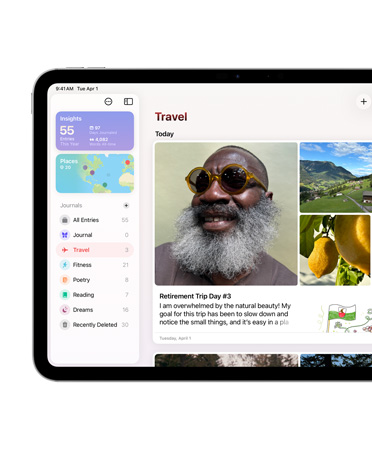 横屏放置的 iPad，屏幕左侧显示手记 app。